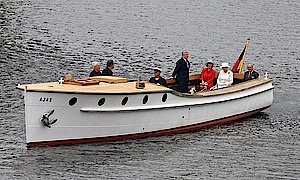 Joachim Gauck und seine Partnerin machen eine Bootsfahrt auf der Spree mit Königin Elisabeth II. und ihrem Ehemann.