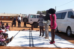 Mitglieder einer südafrikanischen NGO während einer Aufklärungsveranstaltung
